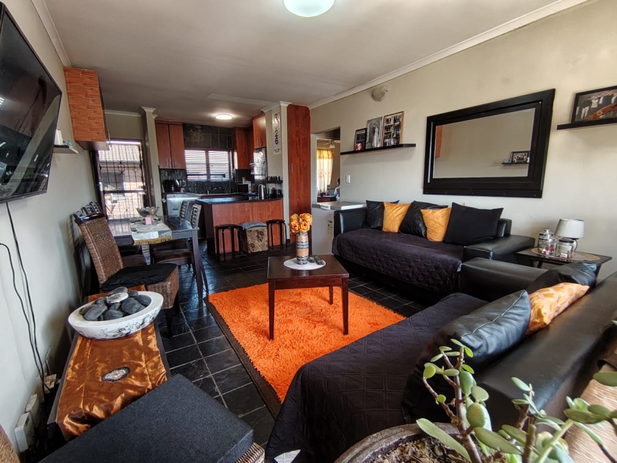 2 Bedroom Property for Sale in Vredekloof East Western Cape